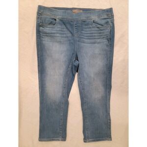 Torrid Sz 2 (18/20)  Pull-On Super Soft jeans: Lean Jean Crop Fit, Medium Wash